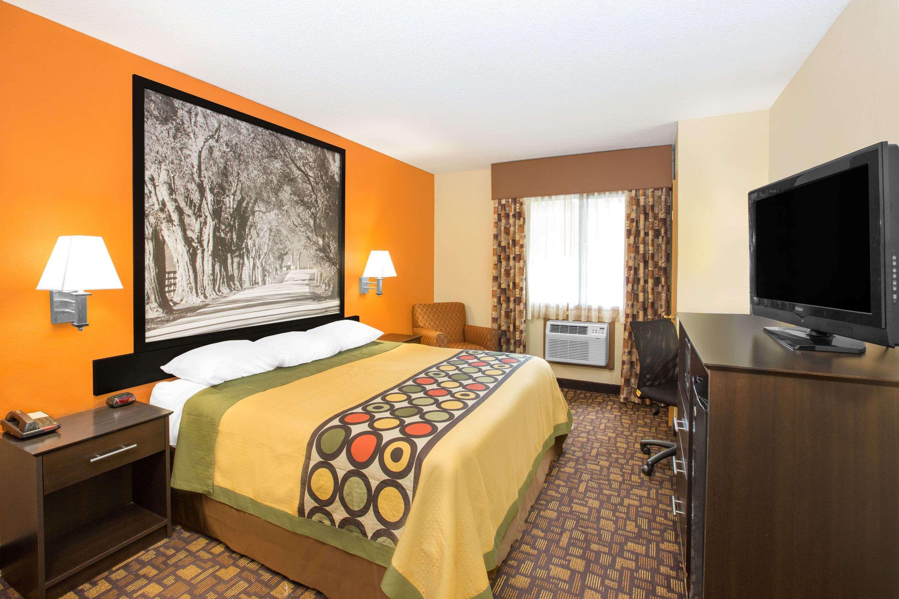Super 8 By Wyndham Clive Ia Motel Dış mekan fotoğraf