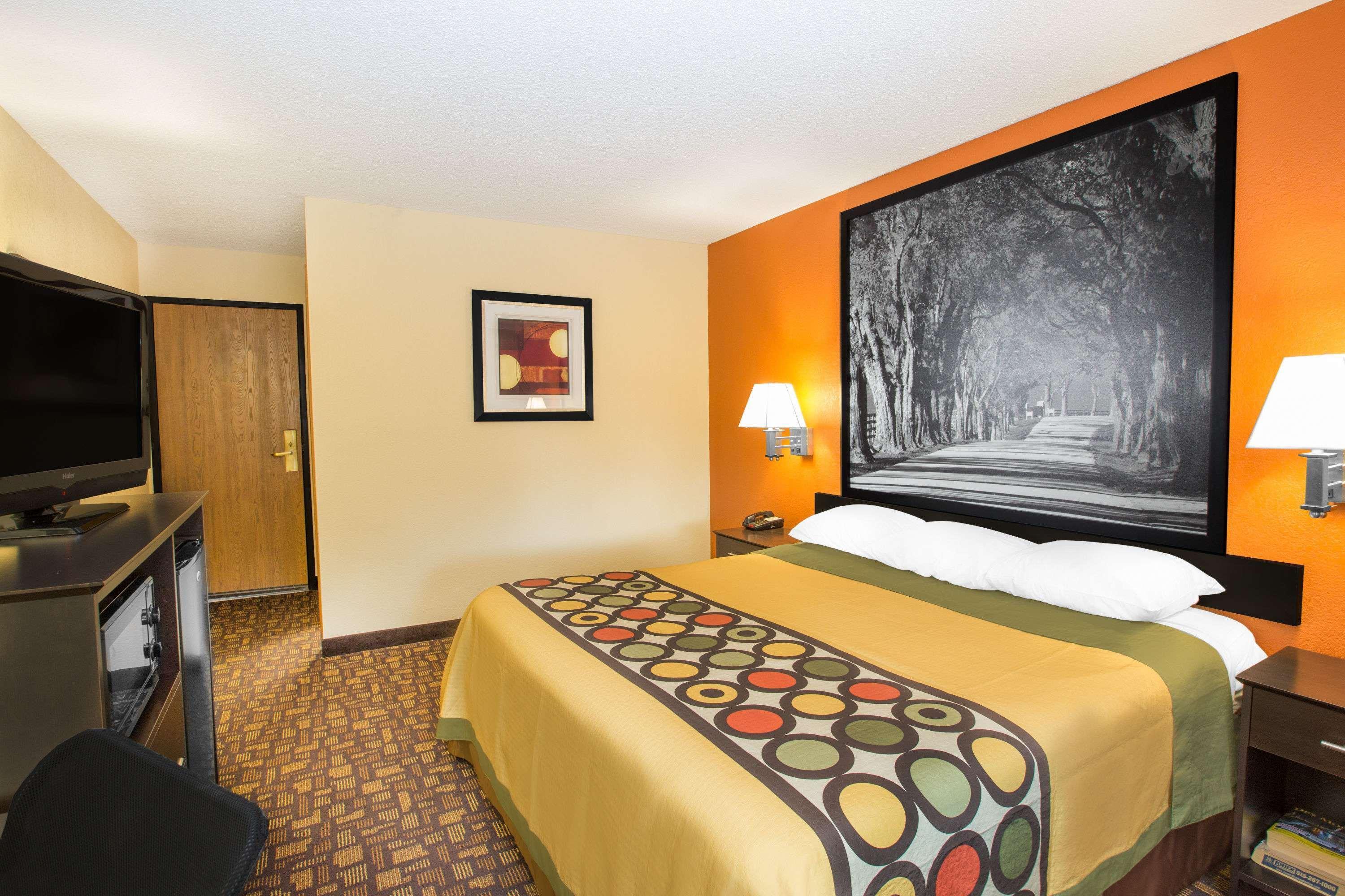 Super 8 By Wyndham Clive Ia Motel Dış mekan fotoğraf