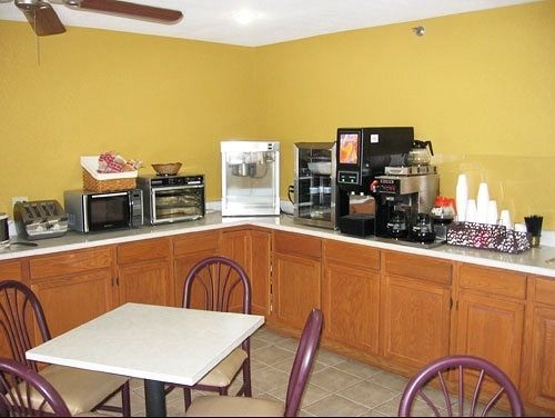 Super 8 By Wyndham Clive Ia Motel Dış mekan fotoğraf
